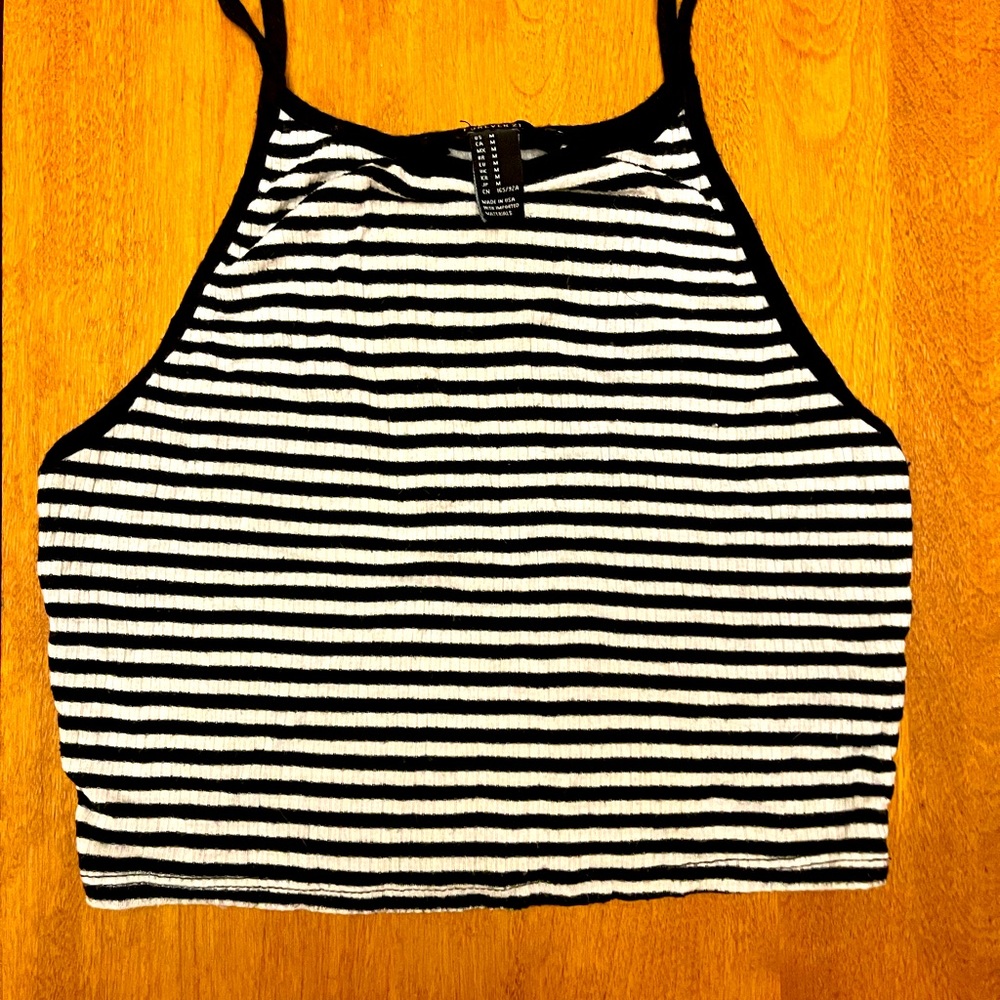 Black/white tank crop top